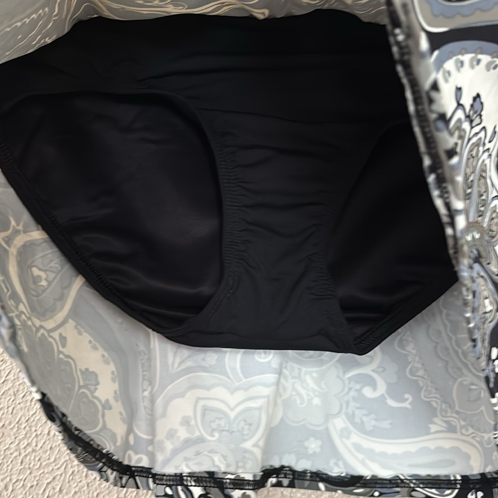Women’s Lands End Swim Skirt, Size 2, Black/White/Gray - Picture 3 of 6